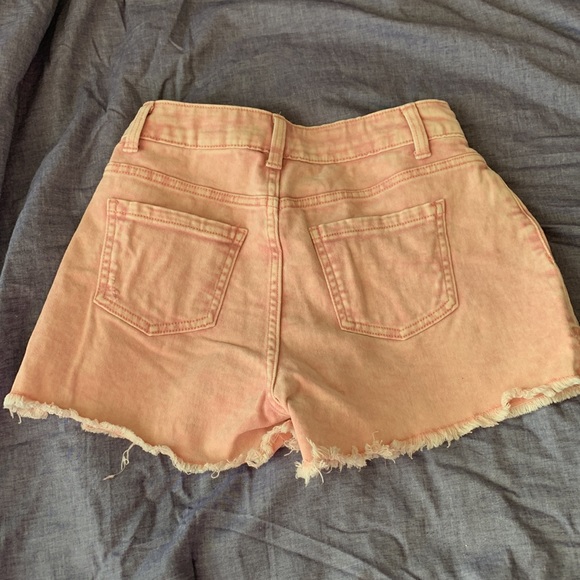 🚨 4 for $20 Time and Tru distressed high rise pink denim shorts - Picture 3 of 4